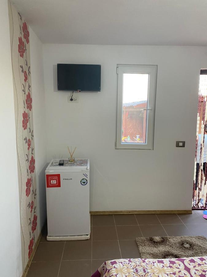 Camere De Inchiriat Maria Corbu Buitenkant foto