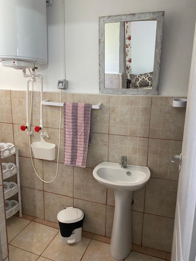 Camere De Inchiriat Maria Corbu Buitenkant foto