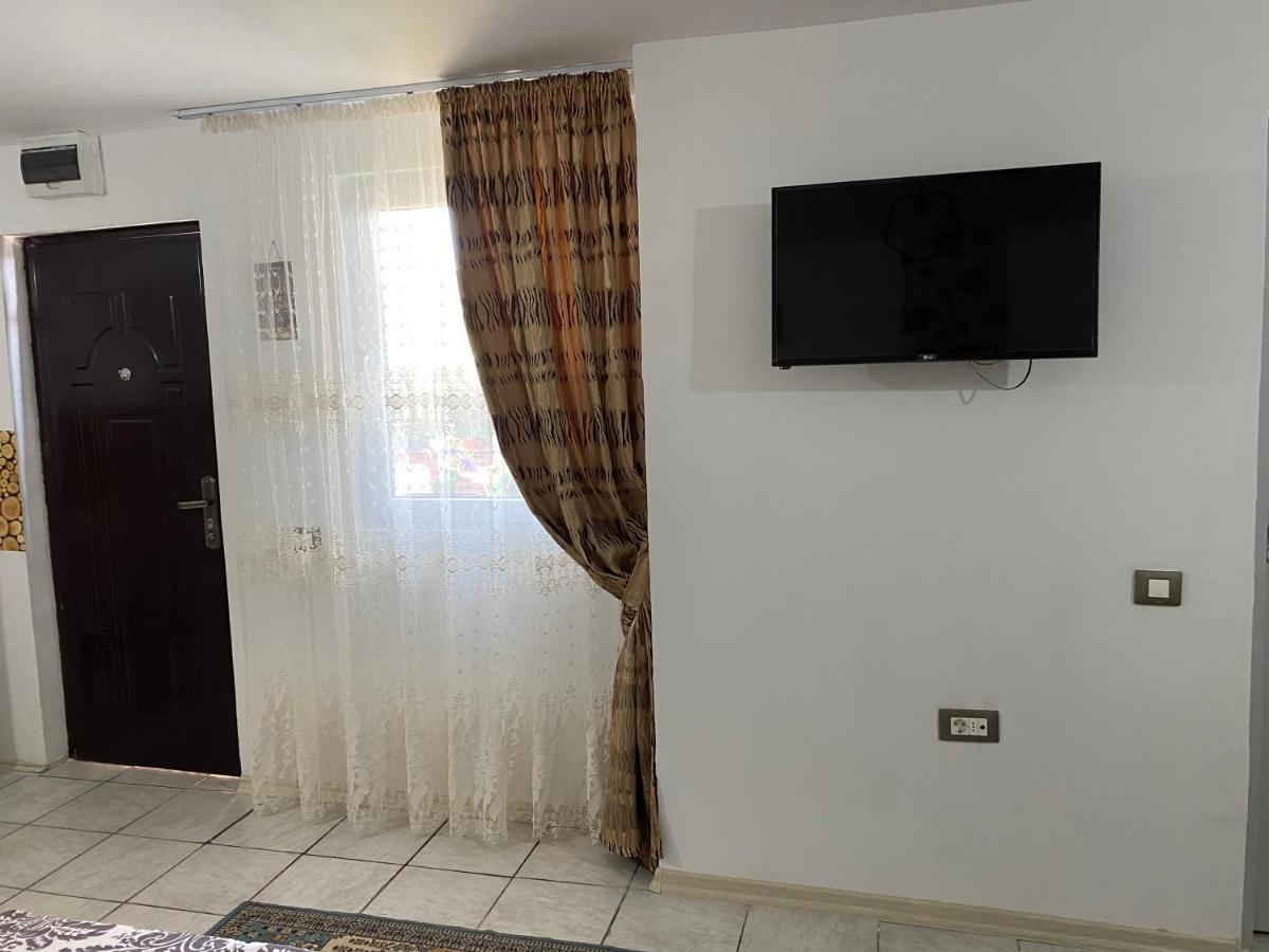 Camere De Inchiriat Maria Corbu Buitenkant foto